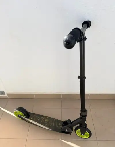 Skládací městská koloběžka URBAN Mat Edition, kola 145 mm