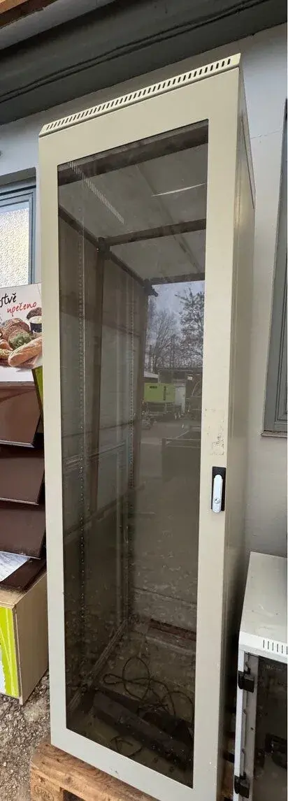 19" , stojanový prosklený RACK 45U