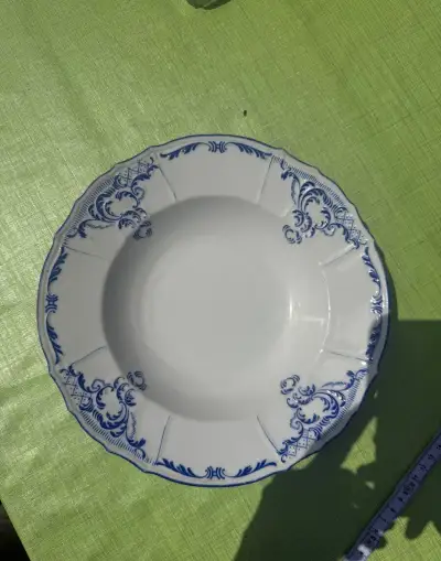 Porcelánový zdobený talíř