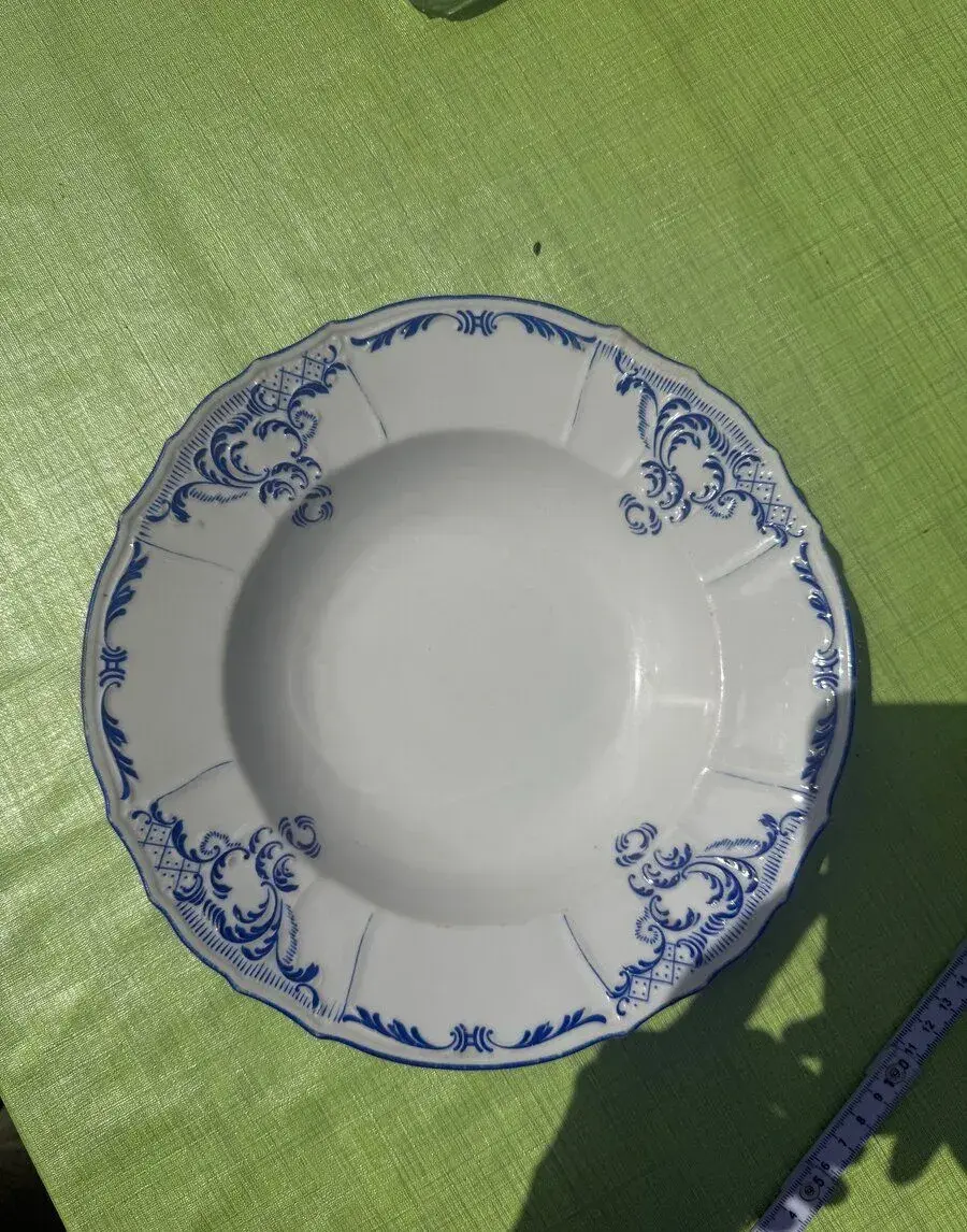 Porcelánový zdobený talíř