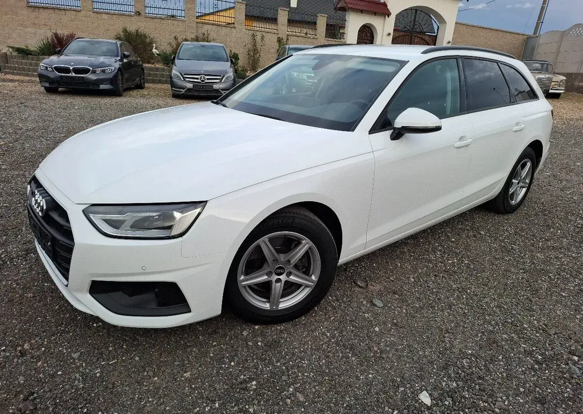Audi A4 – 2022, 93 000 km