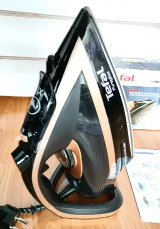 Napařovací žehlička Tefal FV 8064