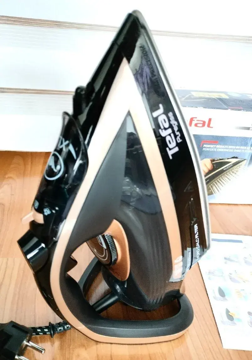 Napařovací žehlička Tefal FV 8064