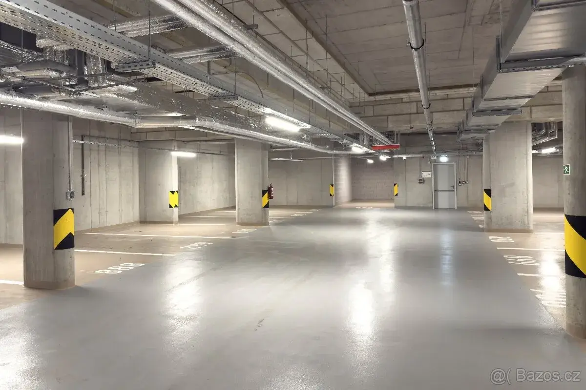 Pronájem GS 13 m², Praha 4, Mezi Vodami