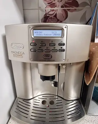 Kavovar Delonghi