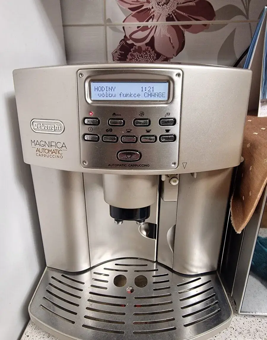Kavovar Delonghi
