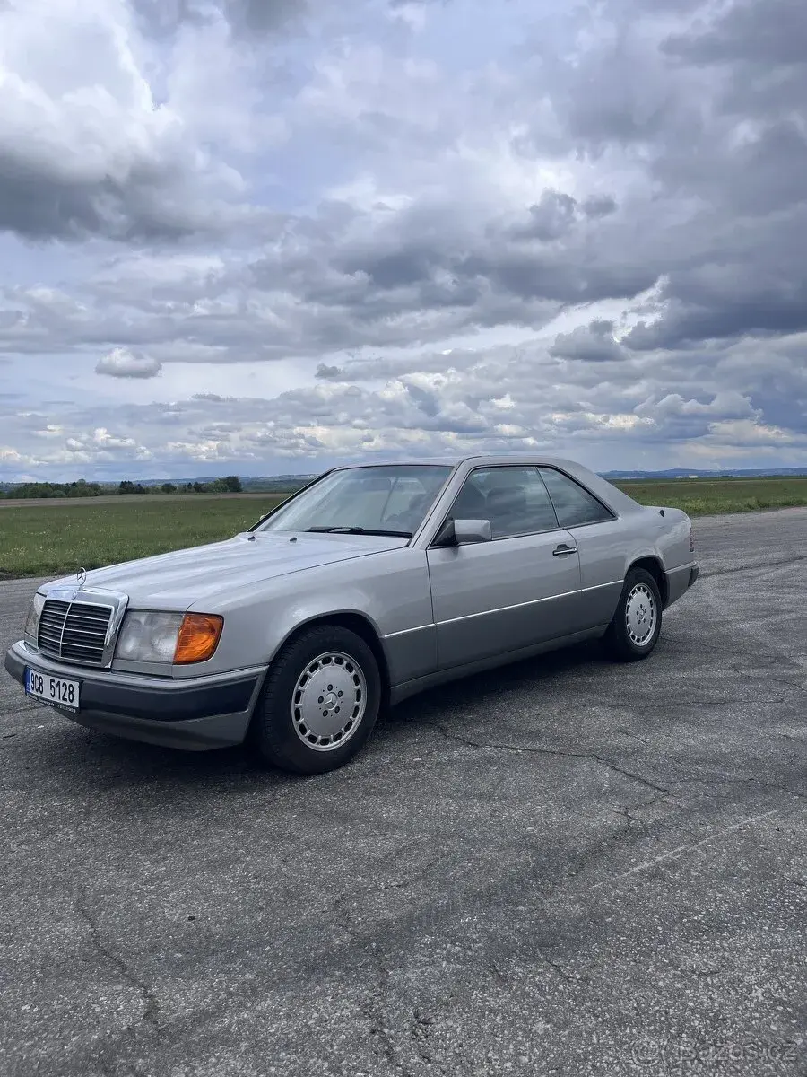 Mercedes-Benz W124 – 1990