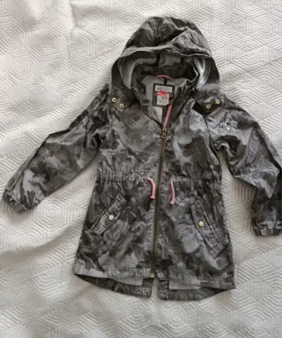 Dívčí lehká bunda H&M vel. 128 (7–8 let)