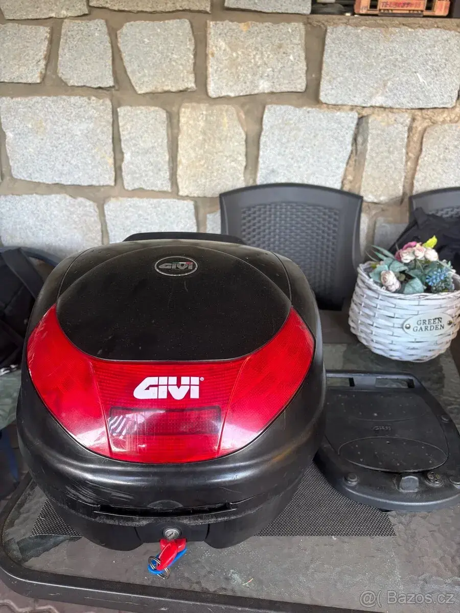 kufr givi na moto