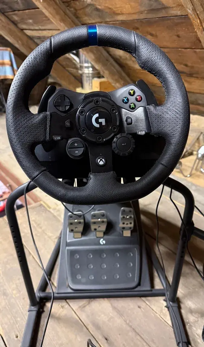 Závodní kompletní herní simulátor Logitech