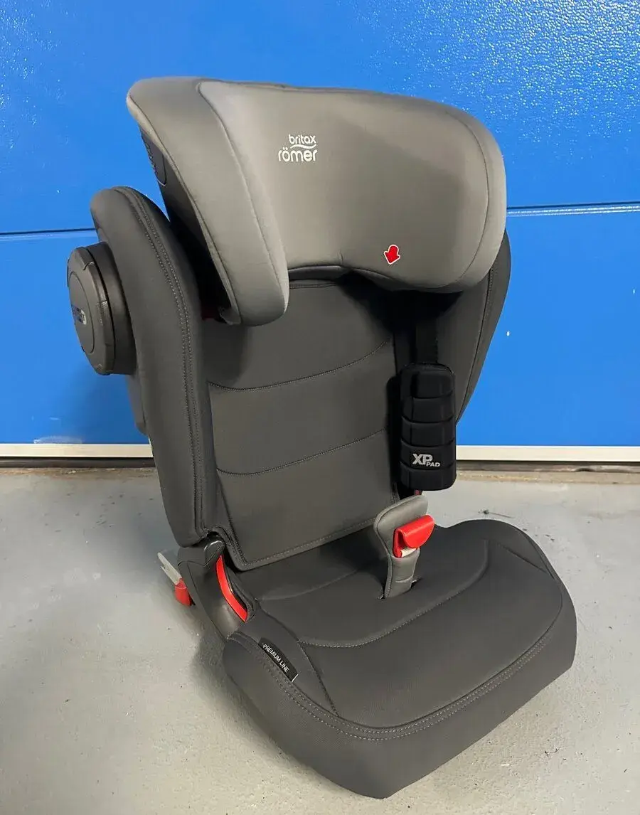 Autosedačka Britax Römer Kidfix III M 15-36 kg.