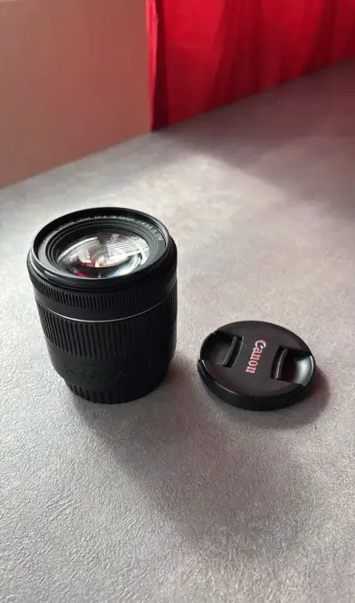 Objektiv Canon EF-S 18-55mm