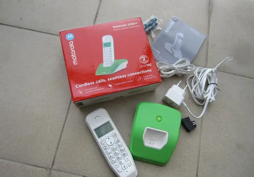 Bezdrátový digitální telefon Motorola S1201+