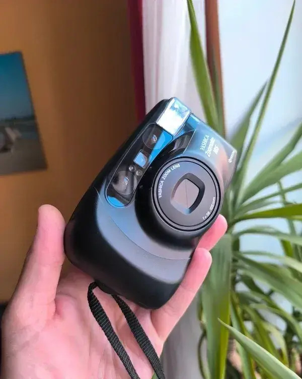 Prodáno Krásný kompakt na film Yashica Zoommate 105