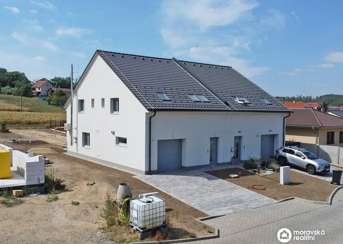 Prodej rodinného domu 5+kk k dokončení, 171 m2, pozemek 555