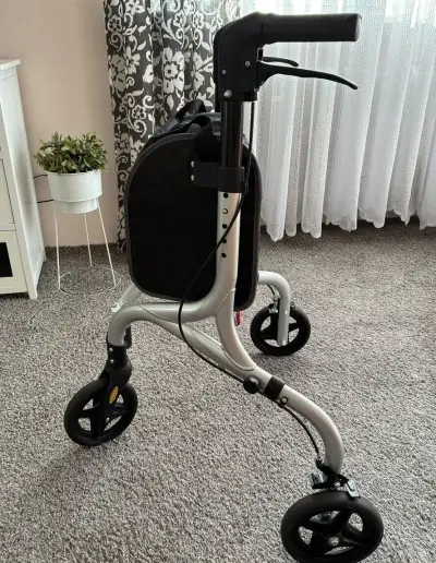 Chodítko tříkolové
