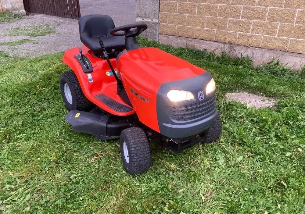 Zahradní traktor Husqvarna YTH 150