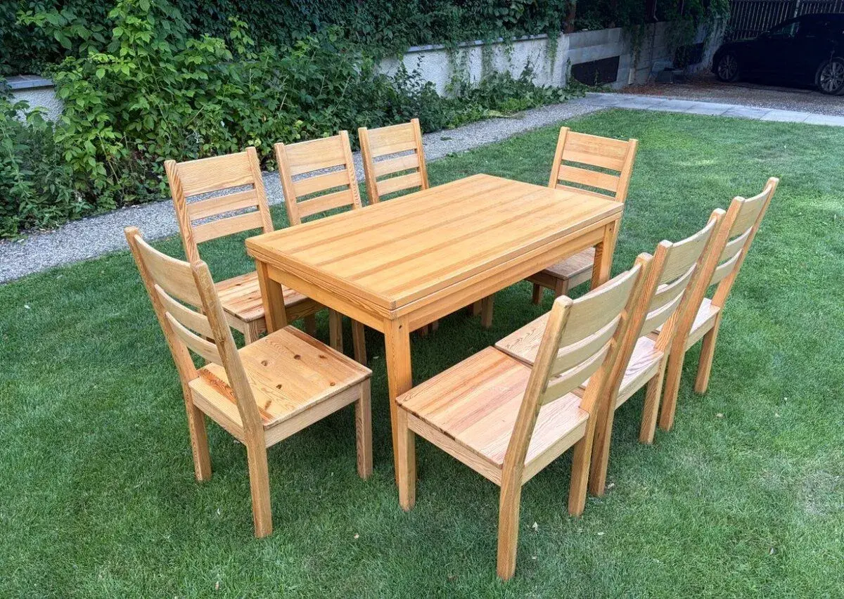 Masivní rozkládací jídelní stůl + 8 židlí, délka až 230 cm