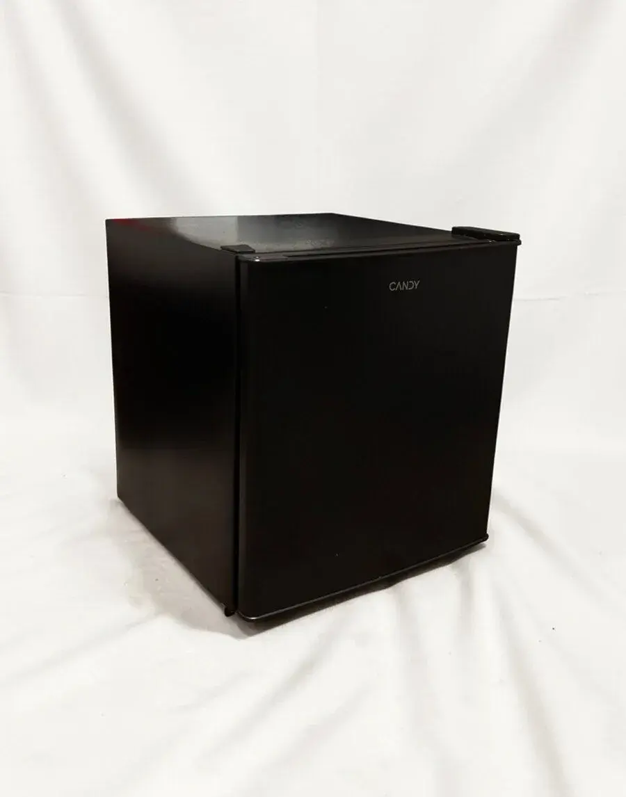 Candy CHASD4351EBC – malá lednice 42 l