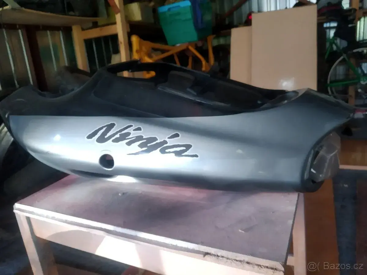 Kawasaki ZX9R