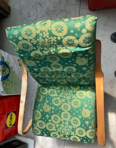 Křeslo staré RETRO čalouněné dřevěné 500 kč