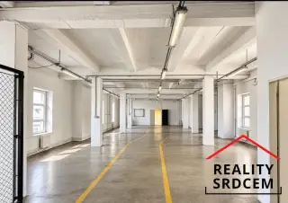 Pronájem výrobní či skladovací haly se zázemím kanceláře, 35