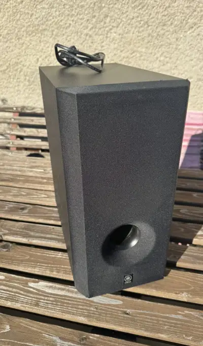 YAMAHA SW-P201 AKTIVNÍ SUBWOOFER