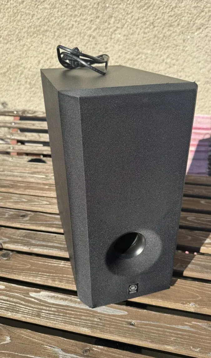 YAMAHA SW-P201 AKTIVNÍ SUBWOOFER