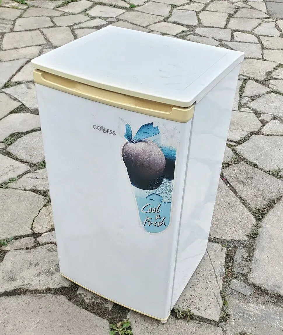 Malá lednice s mrazákem