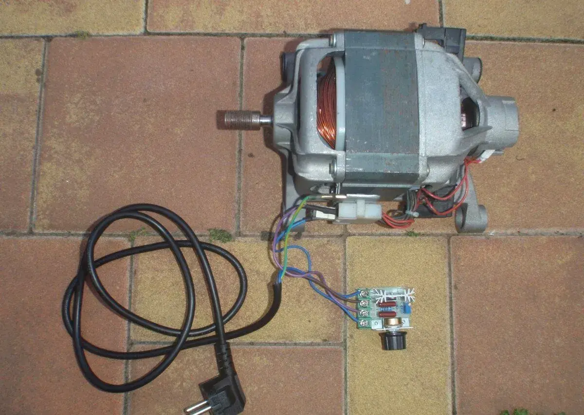 Motor s regulací 220V - 360 W / 0 až 11500 otáček