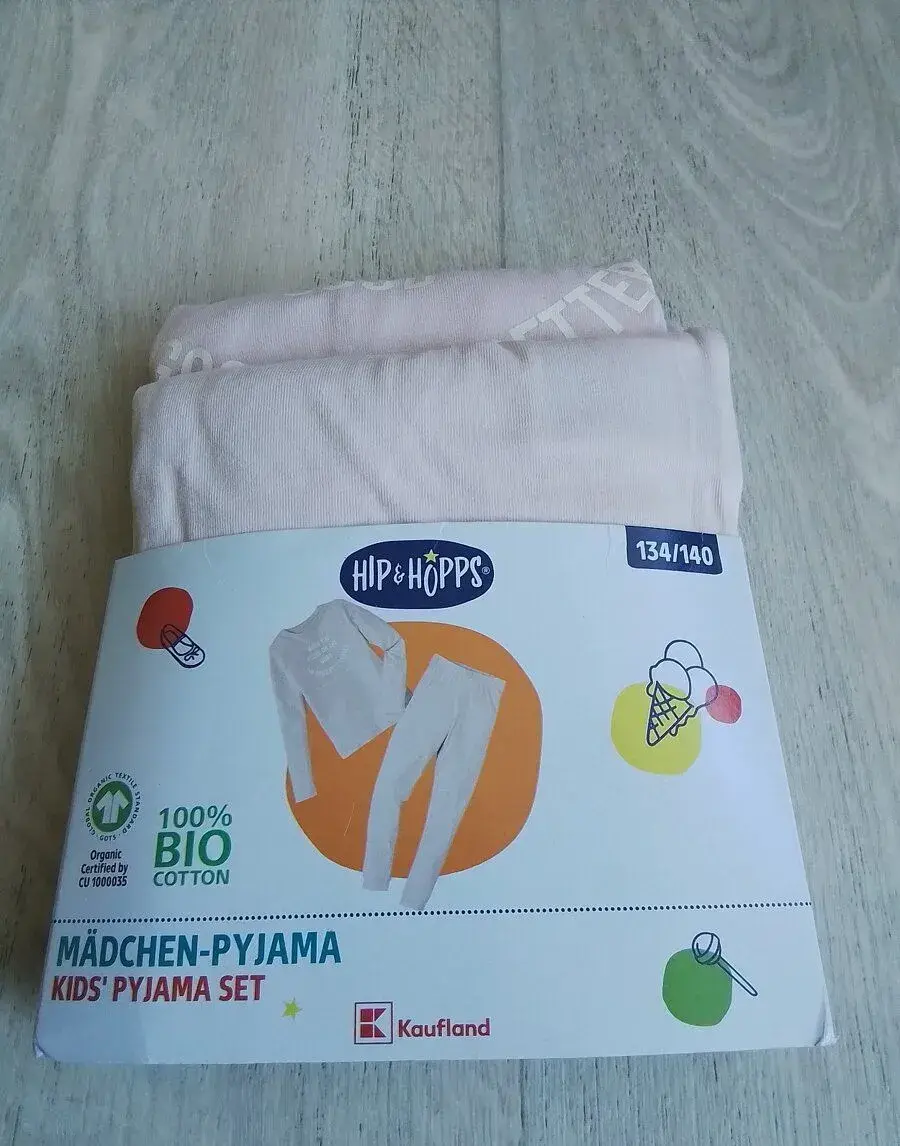 Nové dívčí pyžamo 134/140