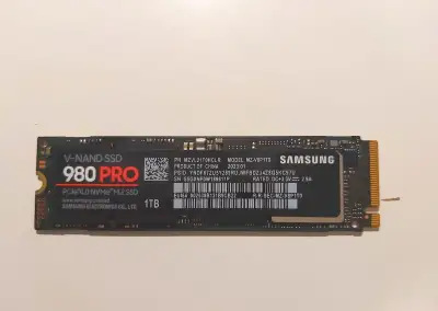 SSD PROFESIONAL SAMSUNG 1TB PRO (TOP MODEL) - pouze 38 hodin
