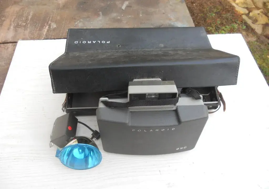 Polaroid 330