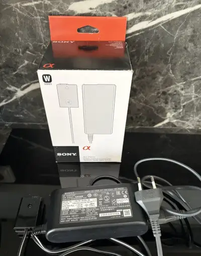 Sony AC-PW20 síťový adaptér pro A7, A7 II, a6000 (NP-FW50)