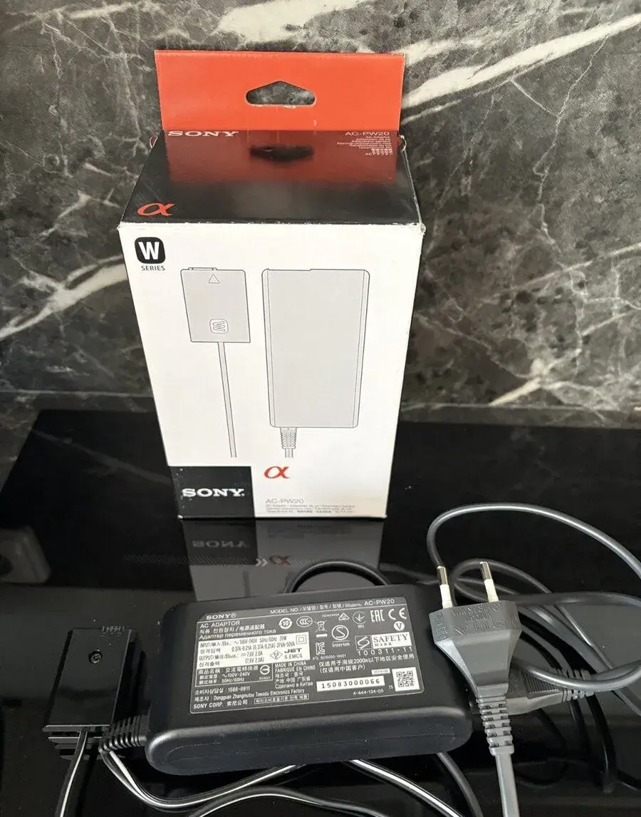 Sony AC-PW20 síťový adaptér pro A7, A7 II, a6000 (NP-FW50)
