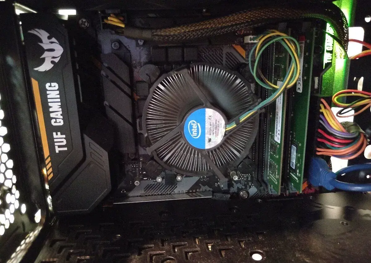 ASUS TUF B365M + Intel i5-8500 + 8GB RAM