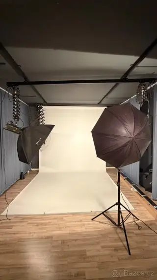 Stropní pantograf pro 4 studiová světla