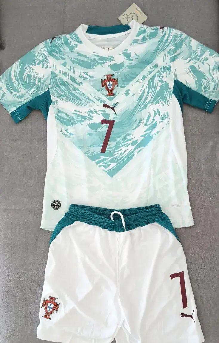 Nový dětský fotbalový dres Ronaldo