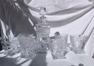 Broušený křišťál Crystalite (whisky set + mísa) – top stav