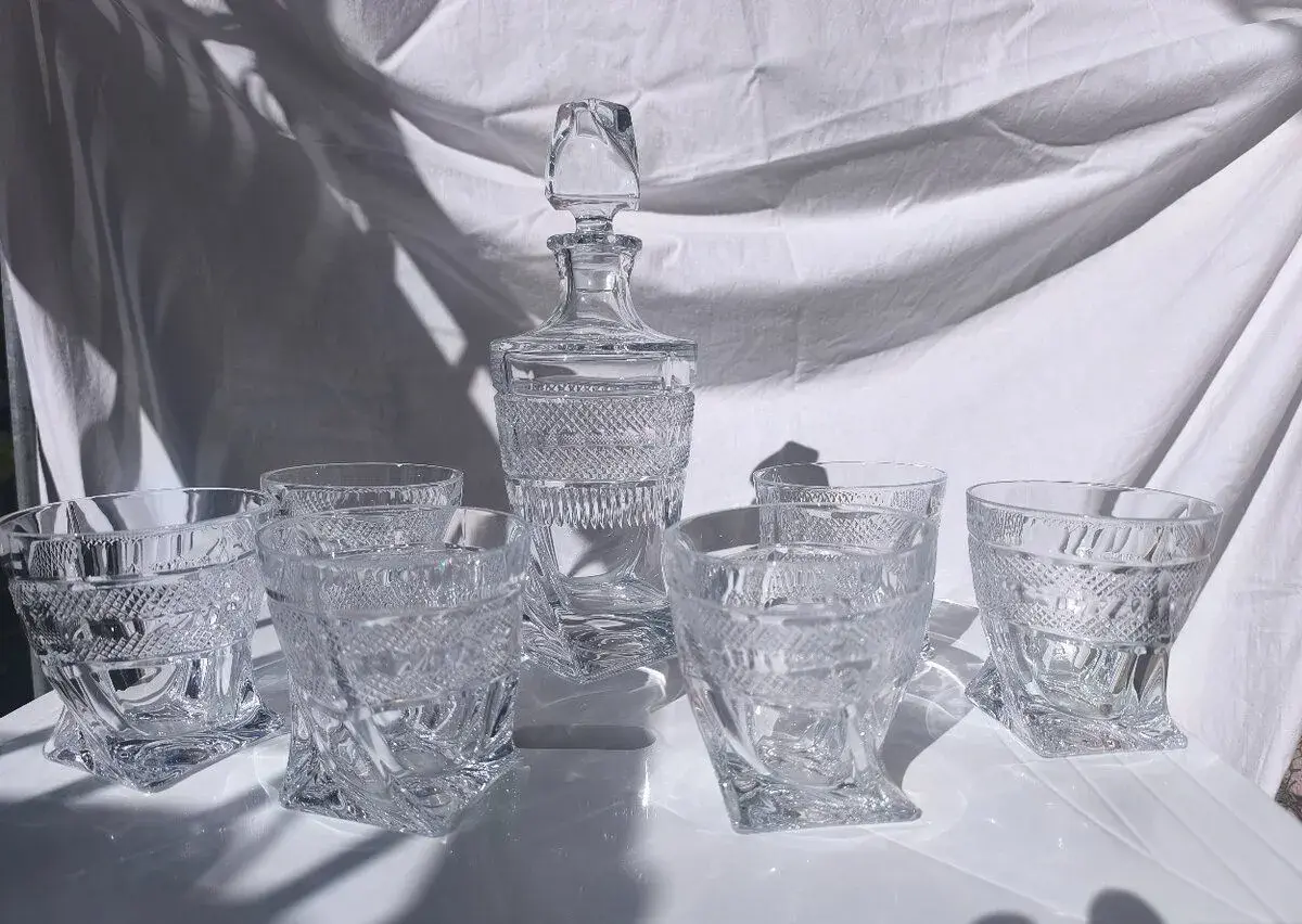 Broušený křišťál Crystalite (whisky set + mísa) – top stav
