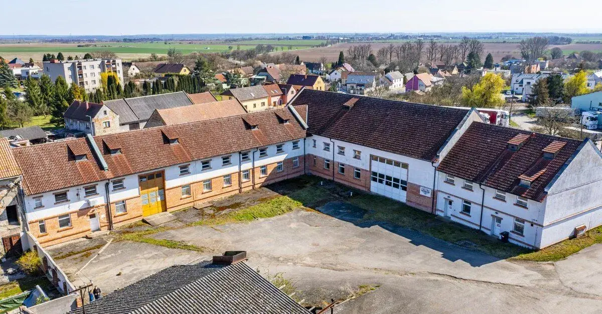 Bezno, prodej výrobně-skladového areálu o zastavěné ploše 86