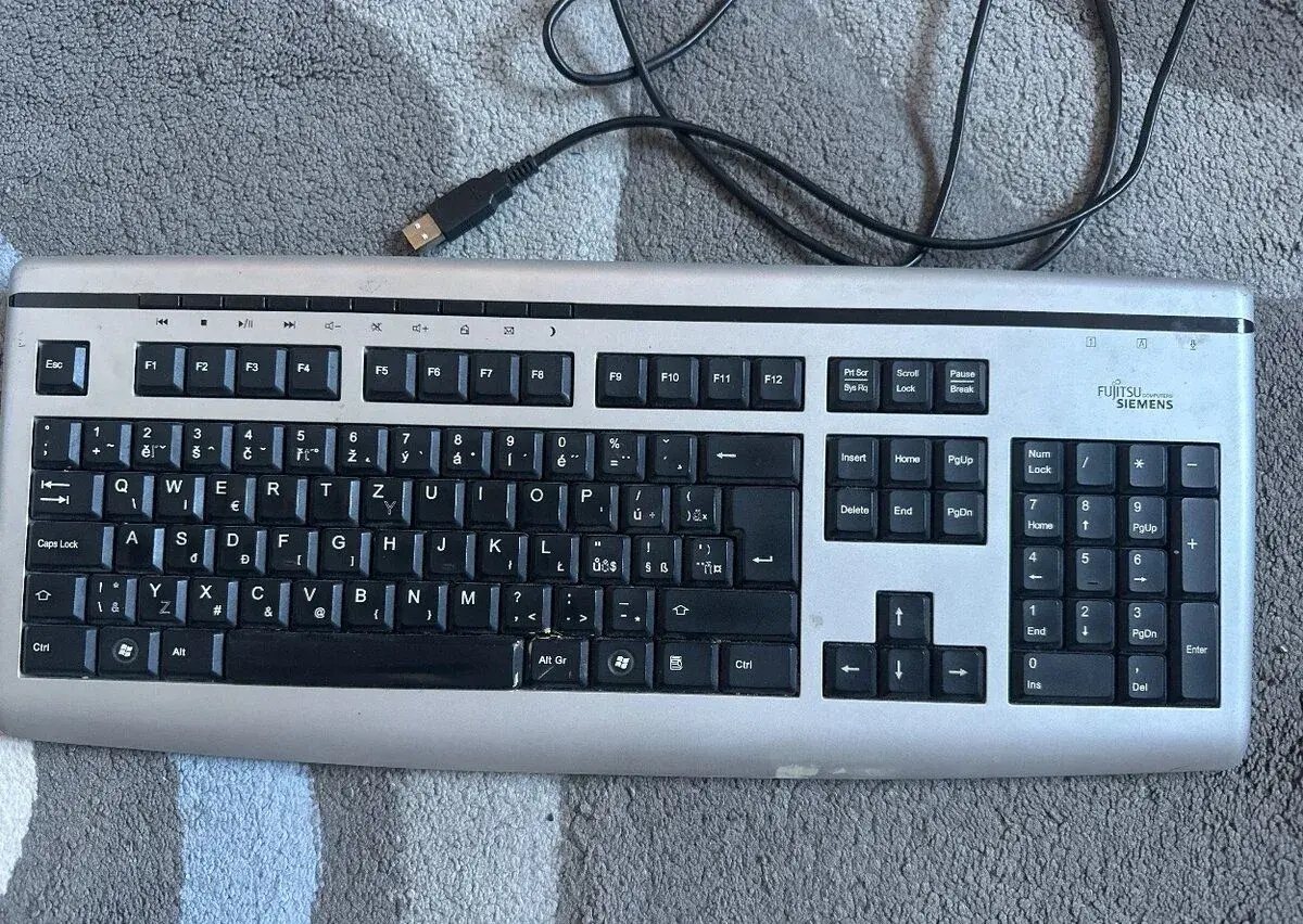 Klávesnice Fujitsu Siemens