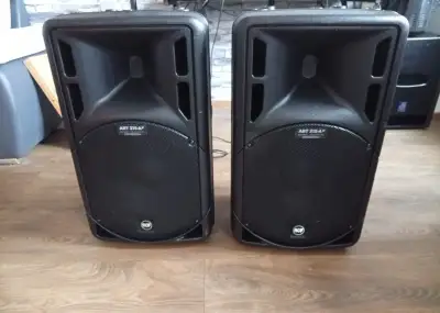 aktivních reproboxů RCF ART 315-A (2 ks)