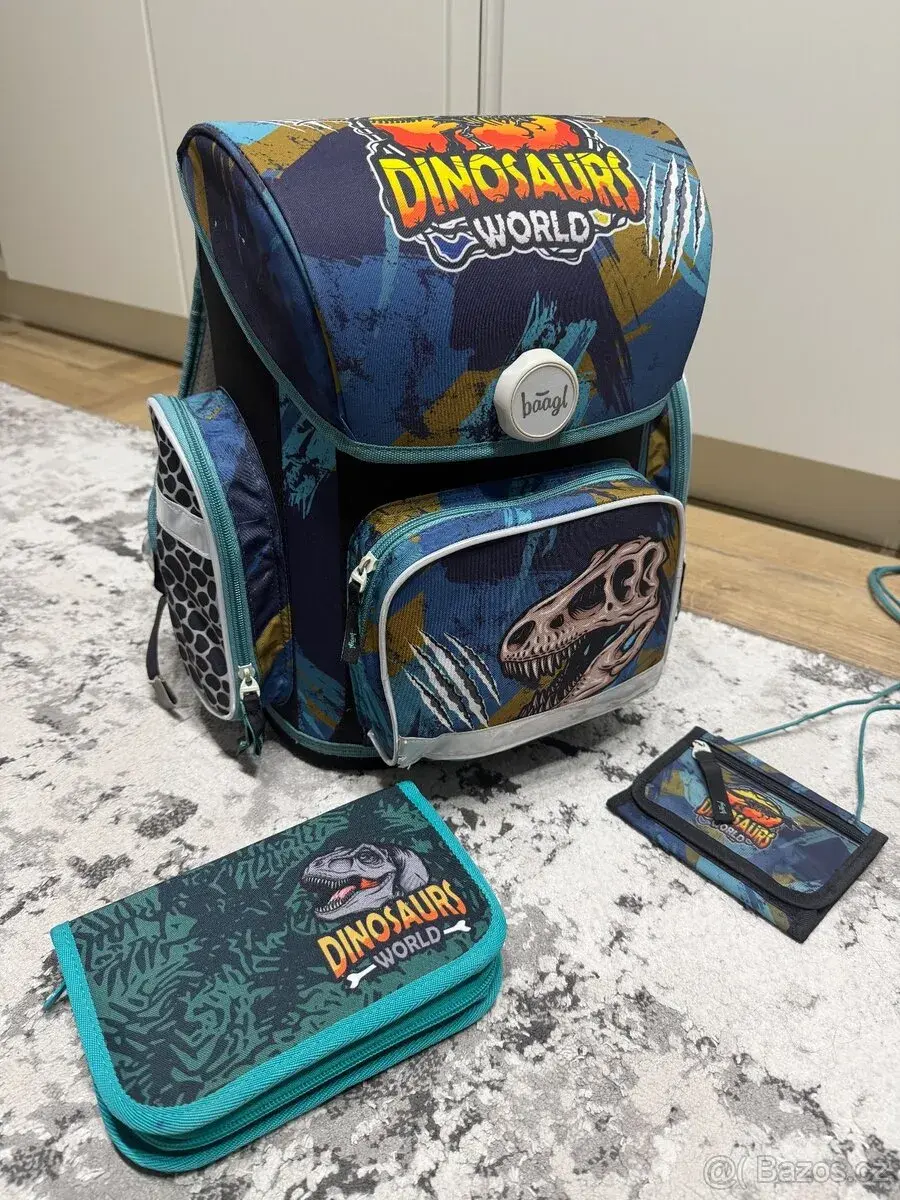 Dětský školní bágl s motivem dinosaurů.