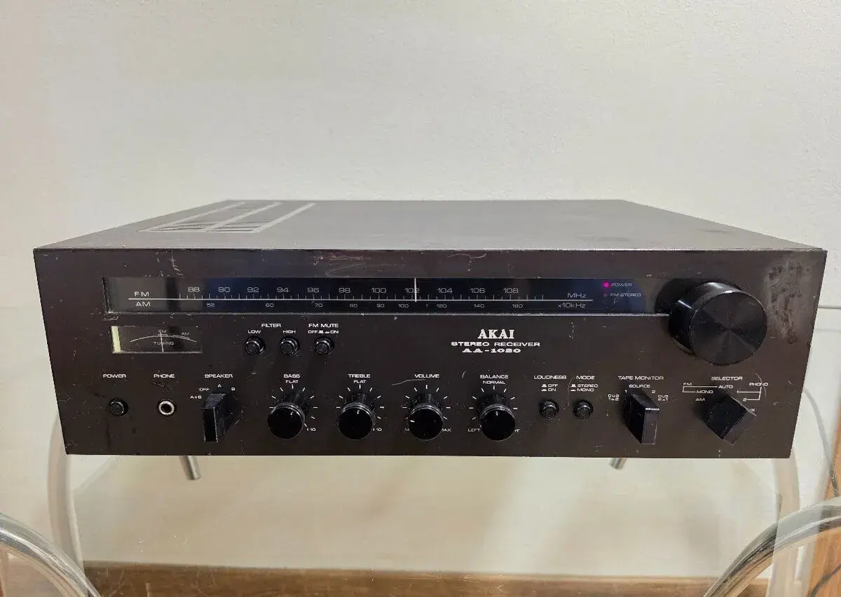Akai AA-1020