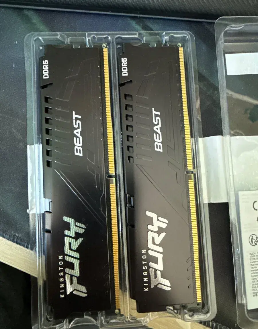 2x16 GB RAM