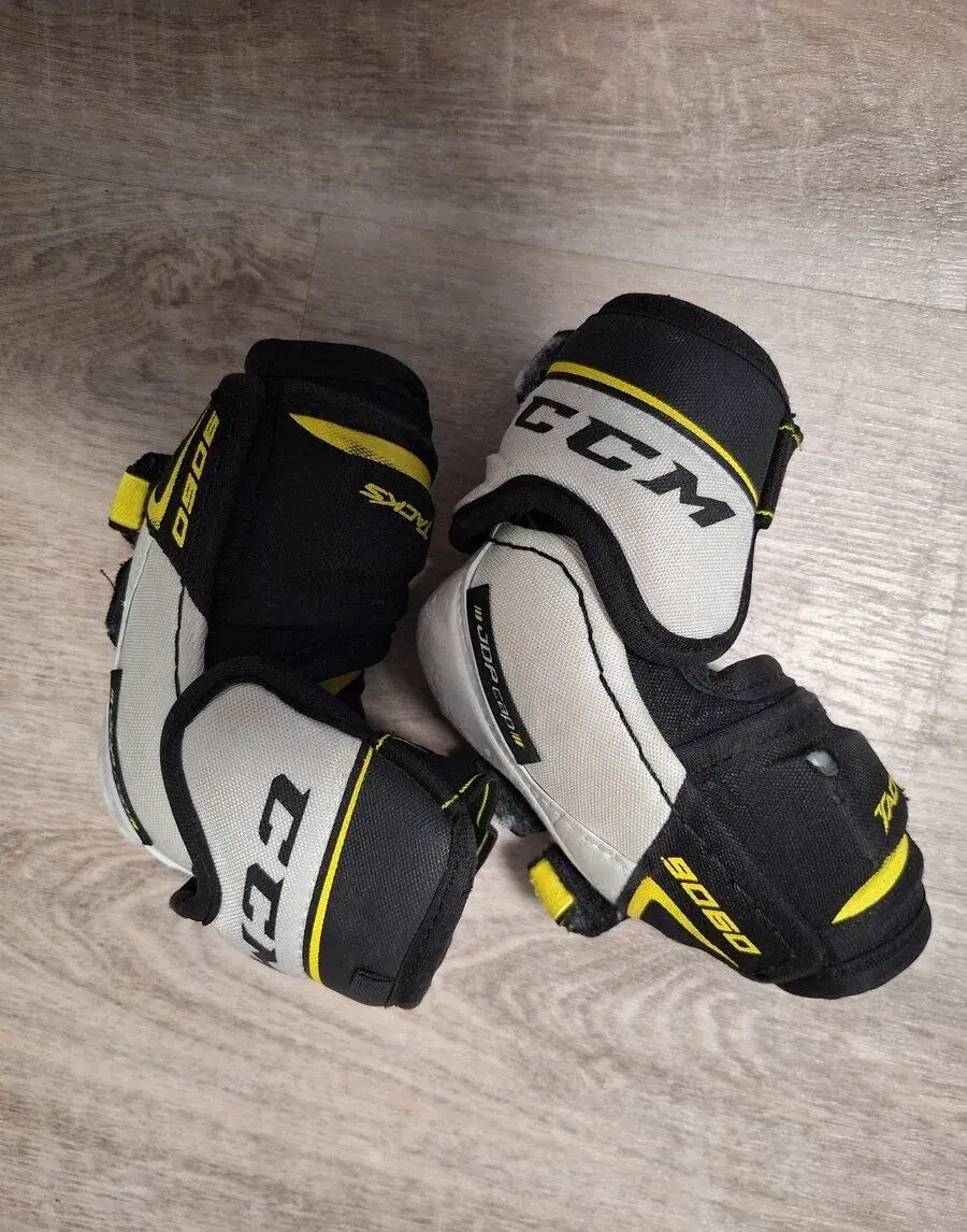 Hokejové chrániče loktů CCM TACKS 9060, vel. junior S