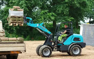 kolový kloubový nakladač, motor Kubota