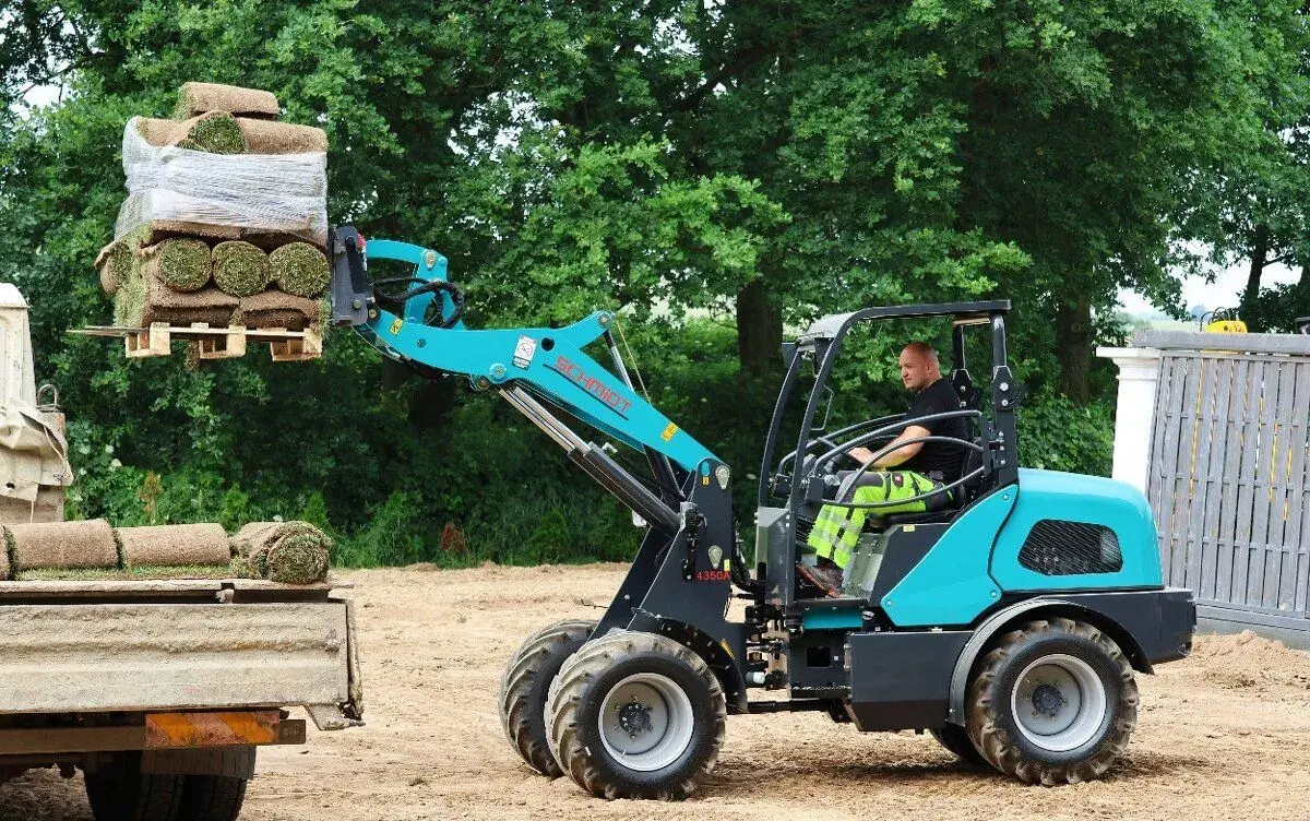 kolový kloubový nakladač, motor Kubota