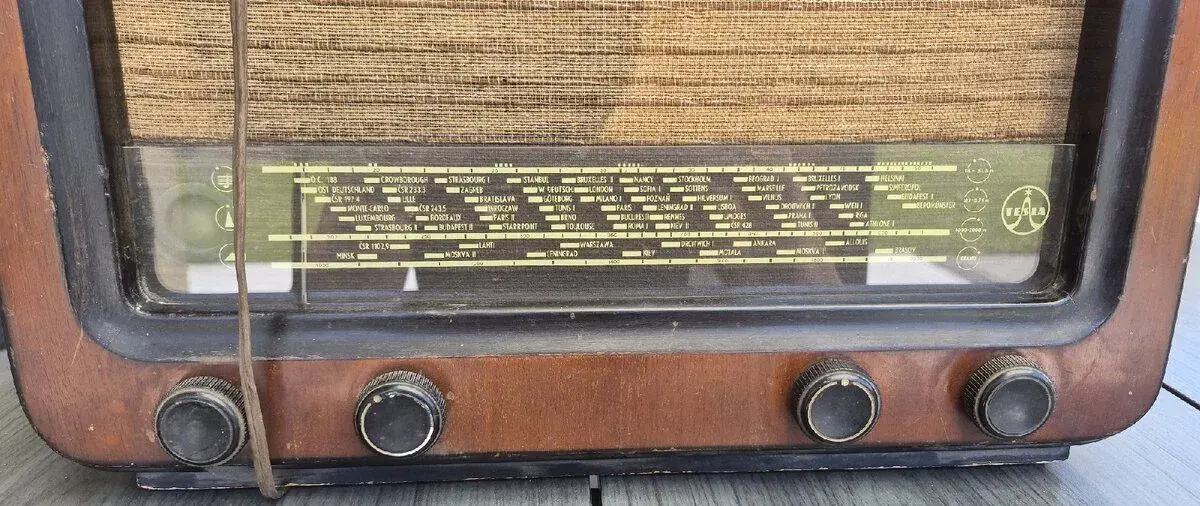 Historické rádio Tesla Romance